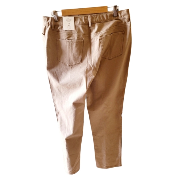 Chicos So Slimming Getaway Slim Leg Regular Chicos Size 2 New with Tags Taupe - Picture 5 of 5